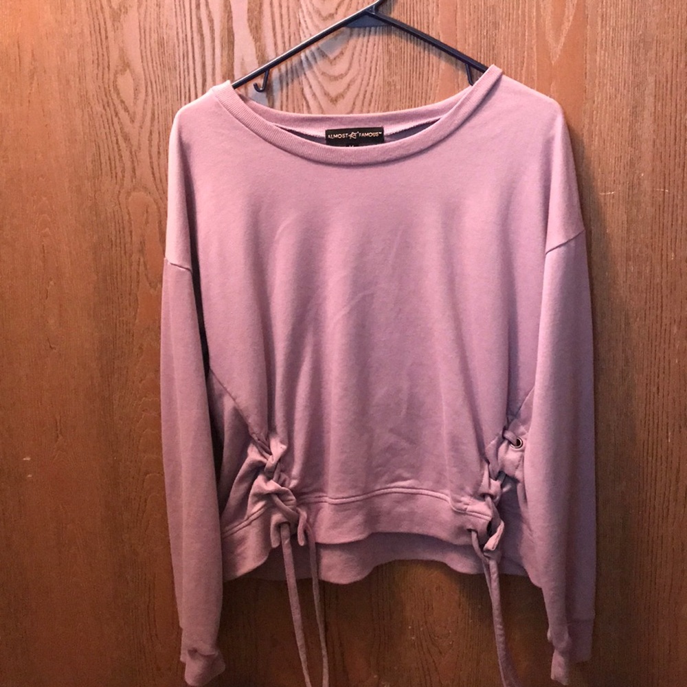 Lilac sweater with laced string